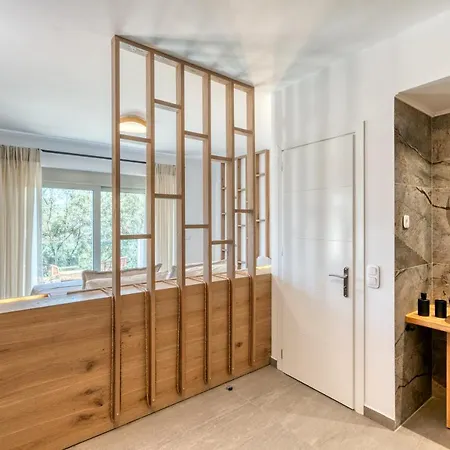 White Rock * Nikiana