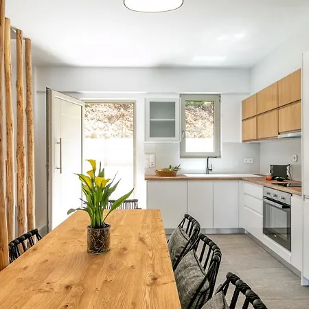 White Rock * Nikiana