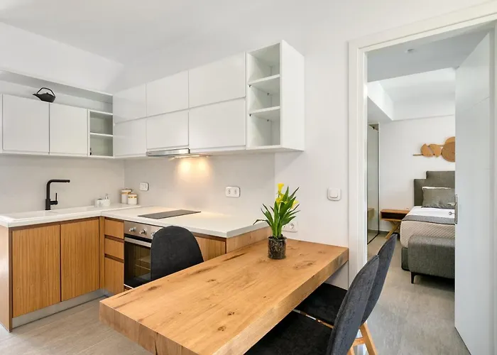 White Rock Villa Nikiana