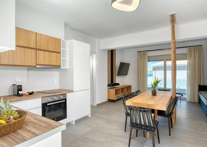 White Rock Villa Nikiana